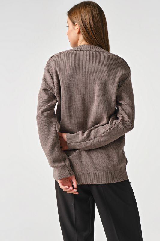 Loose knit pullover with dropped shoulder coffee color