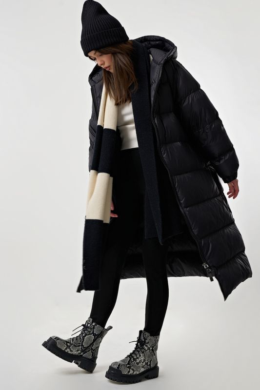 Straight silhouette down coat black