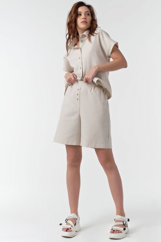 Summer suit with cotton shorts beige