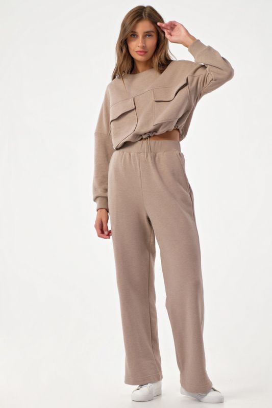 Sporty knitted sweatsuit with wide futer pants beige melange