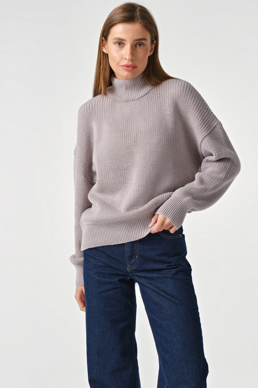 Warm knitted sweater with high neck light gray