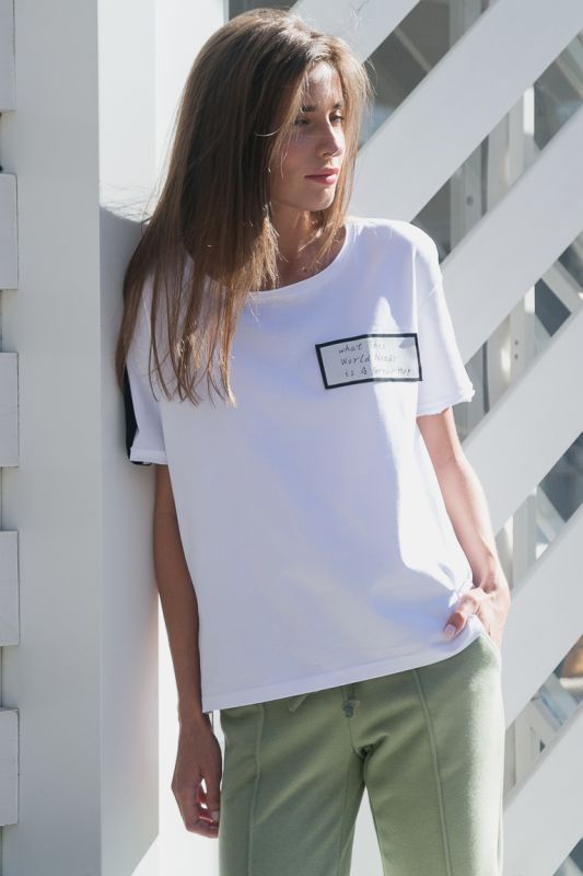 Oversize T-shirt with slits on the sides white