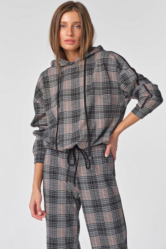 Casual oversize suit with plaid hoodie