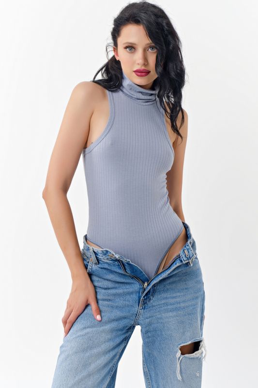 Knitted body in gray-blue